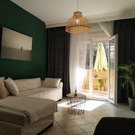 Bright Apartment Steps From The Sea Thessaloníki Ngoại thất bức ảnh